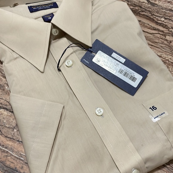 Dress shirt $15 - Picture 3 of 4